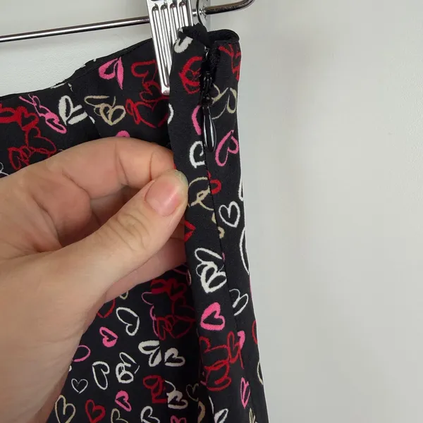 LOFT Black Heart Print Midi Skirt Size 2 Coquette Valentines Romantic Y2K‎ Girly - Image 5