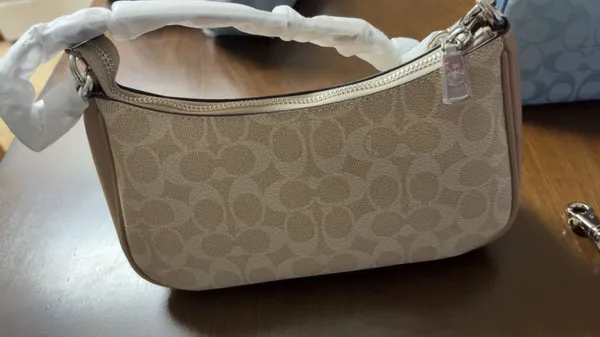 Teri Coach Shoulder Bag - Image 7