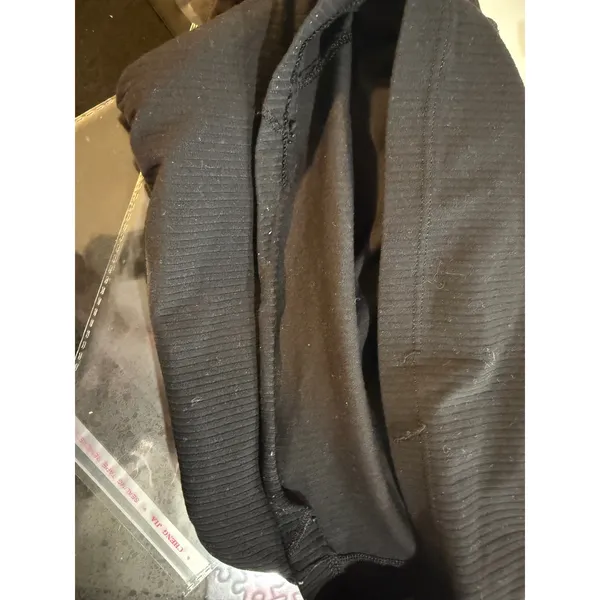 Lululemon Black Ribbed‎ Cropped Tank Top Size 2 Racerback Athleisure flaw - Image 6