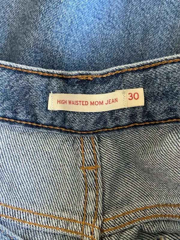 Levi’s High Waisted Mom Jeans Size 30 - Image 5