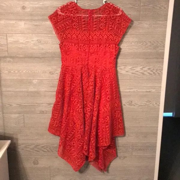 Maeve Anthropologie Red‎ Lace Overlay Asymmetrical Hem Dress Size 2 - Image 2