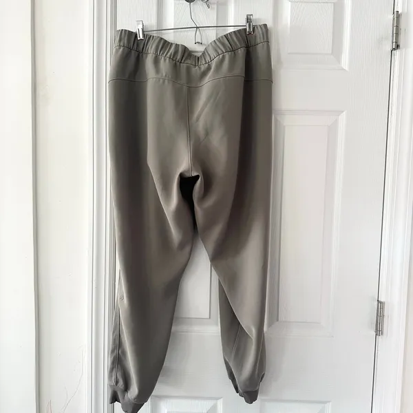 Lululemon Light Grey Sage Green On The Fly Jogger Pants Woven 28" Inseam M/L - Image 7