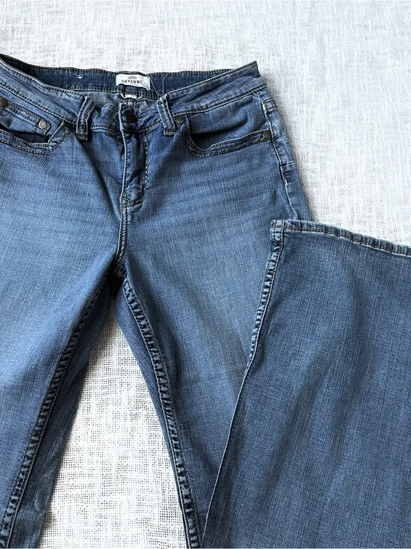 Shyanne Bootcut Embroidered Western Mid Rise Jeans 🐎 Size 33 Short - Image 2