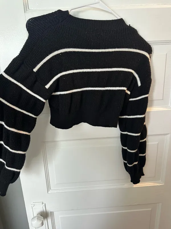 Revolve Sweater Striped Cropped - Image 3