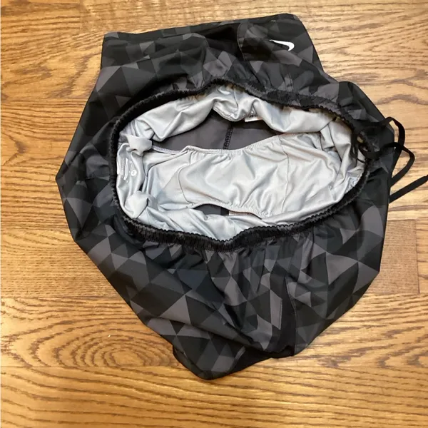 Nike running shorts Black/gray geometric Size Medium - Image 3