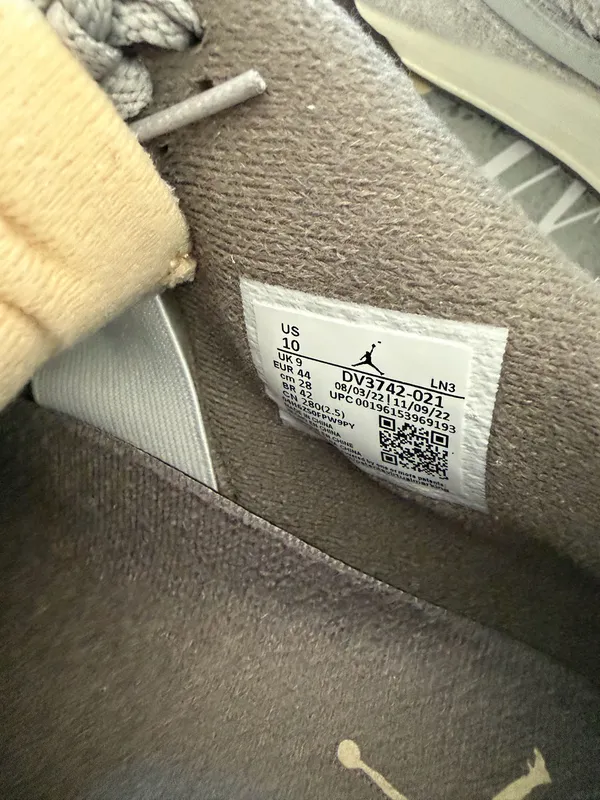Air Jordan 4 Retro SE Dust/Pale Vanilla - Image 8