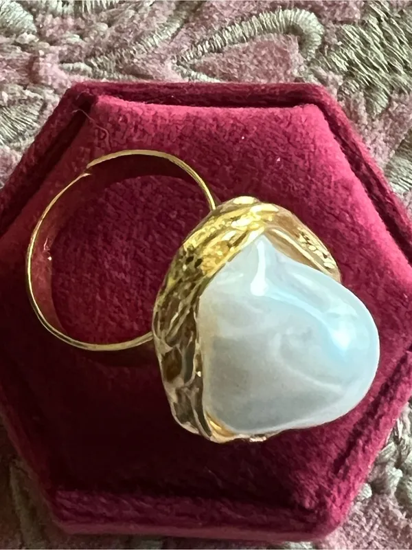 Gold Tone Baroque Pearl Statement Ring - White Faux Pearl Size 7 - Image 3