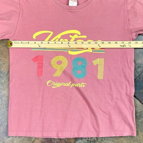 Graphic Tops Burgundy Retro-style Graphic T-shirt "Vintage 1981 Original Parts” - Image 7