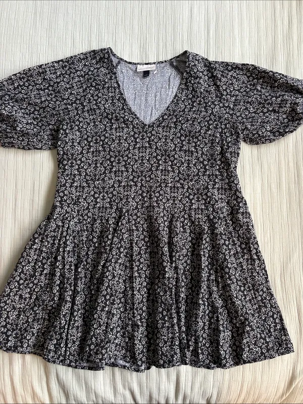 Universal Threads Black Floral V-Neck Dress - Image 2