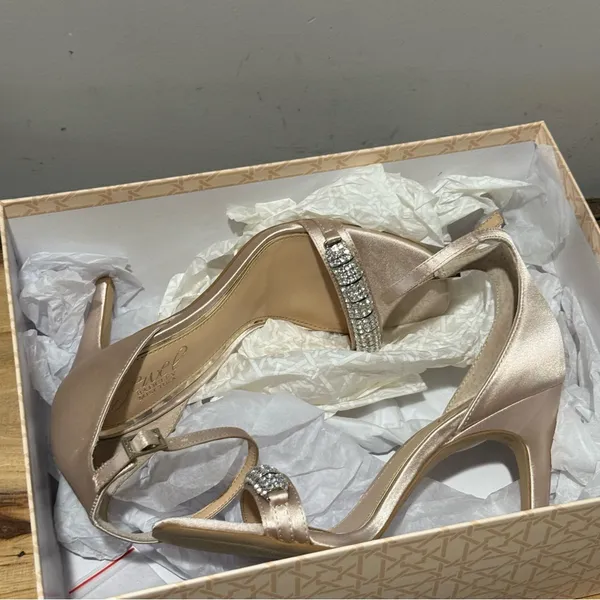 Badgley Mischka Ranya‎ sandals NIB Size 7 - Image 10