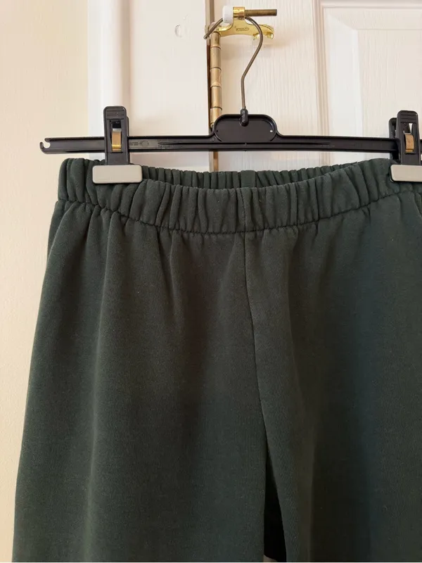 Brandy Melville Rosa Sweatpants Forest Green - Image 4