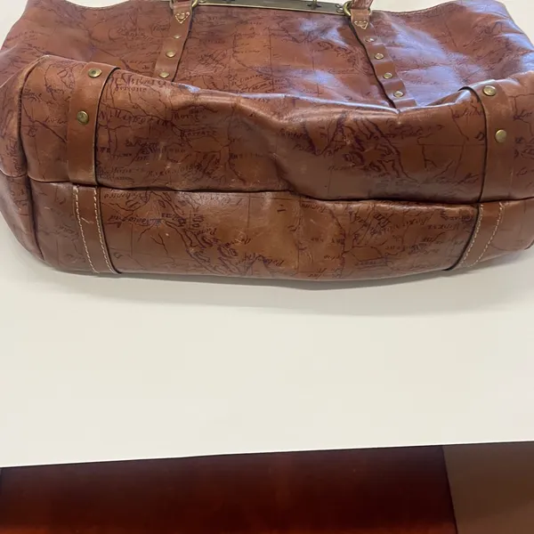 Patricia Nash World Map print leather tote bag. - Image 3