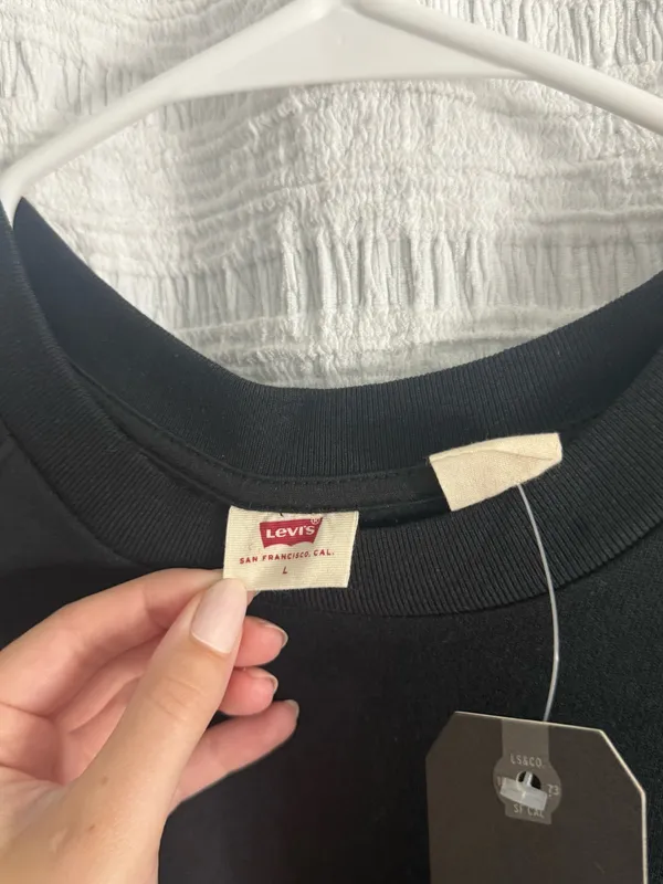 Levi’s Crewneck Sweatshirt - Image 6