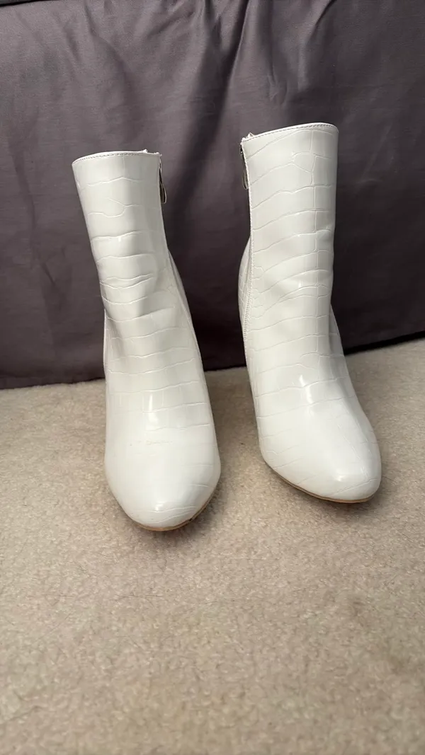 Pretty Little Thing White Boots - Image 2