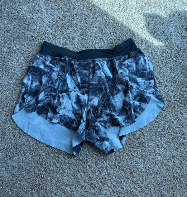 Lululemon Find Your Pace Shorts High-Rise 3" - Image 2