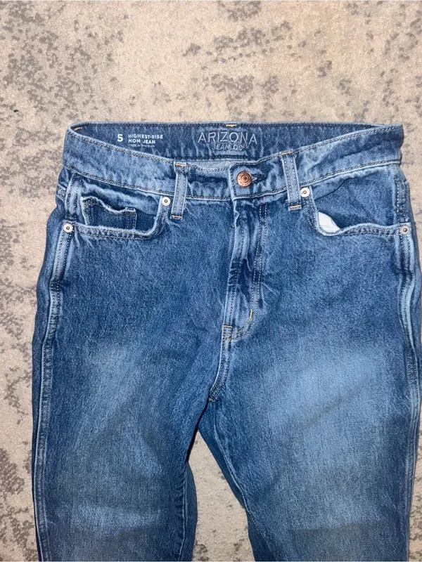 Arizona Jean Company Blue Slim Straight highest rise mom Jeans size 5 EUC - Image 3