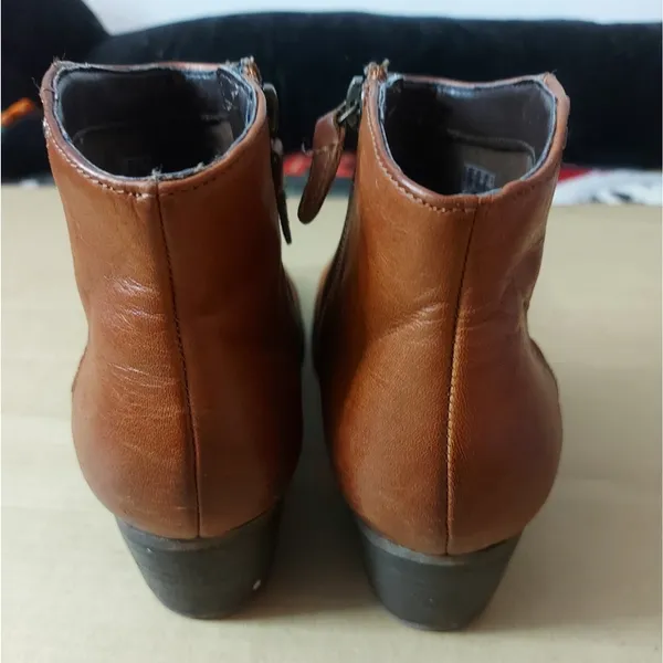 Clarks Maypearl Fawn Ankle Round Toe Brown Boots 7.5 Southwestern Boho Casual - Image 5