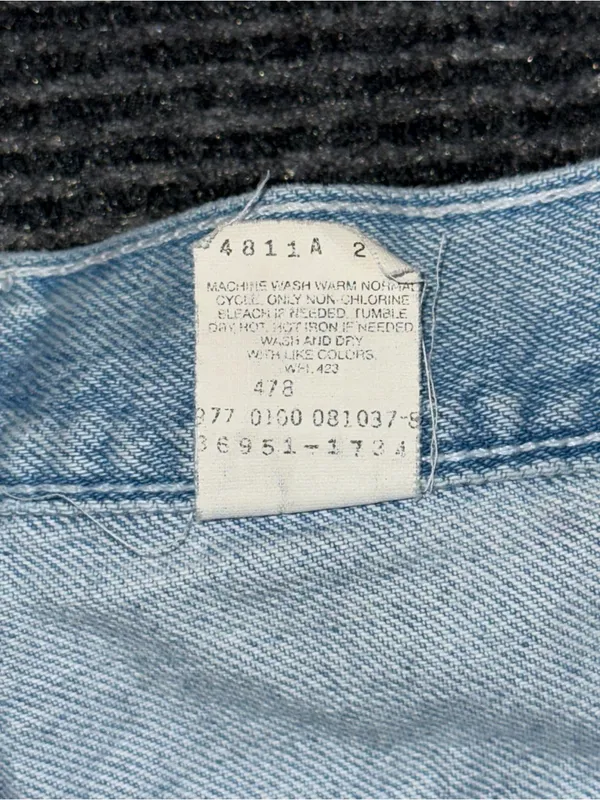 Vintage Levis Relaxed Fit Denim Mid Thigh Shorts 10 / 28 Light Wash Cotton Jorts - Image 6