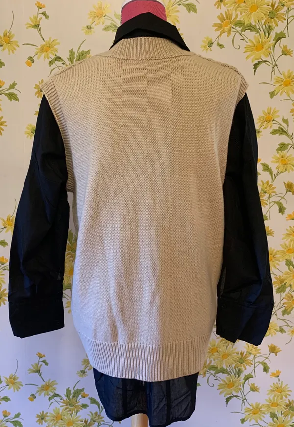 V neck long line knitted vest size M Tan Size M - Image 4