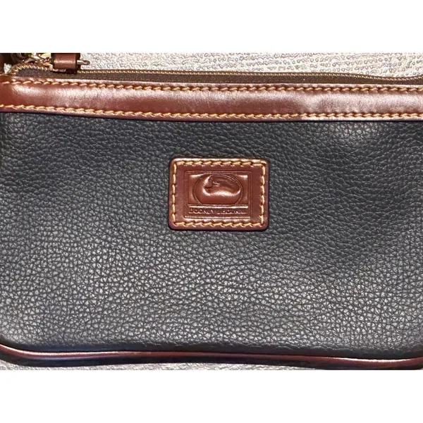 Dooney & Bourke Black Pebbled Leather Wristlet Clutch Brown Trim Purse Slim - Image 3