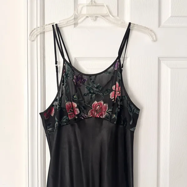 Vintage Y2K Secret Treasures Black Satin Floral Velvet Halter Slip Dress Neglige - Image 3