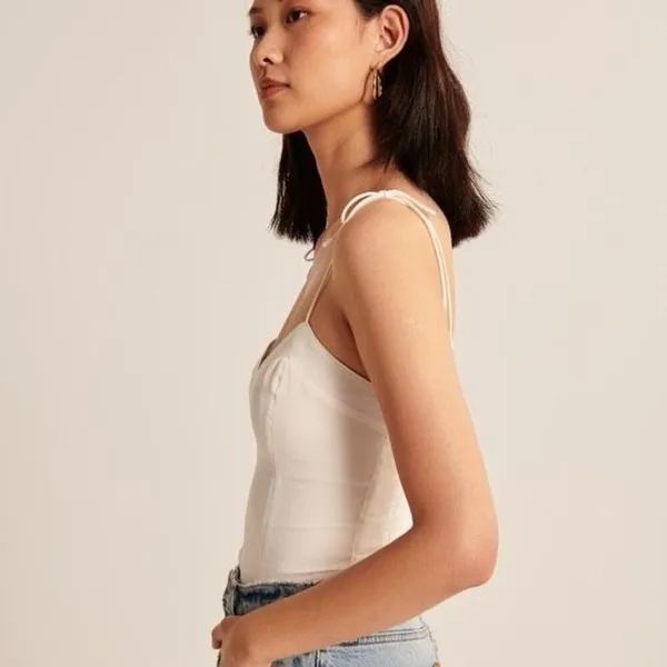 ✨Abercrombie & Fitch White Tie Strap V-Neck Sz Large Cami Top✨ - Image 3