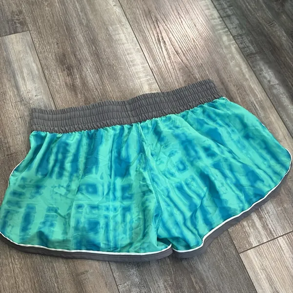 Under Armour shorts blue and green tie dye large - Image 5