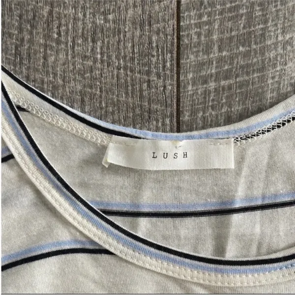 Urban Outfitters Size Medium White and Blue Flowy Striped Tank Top - Image 4