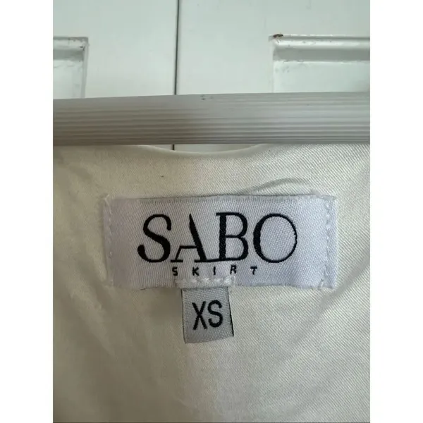 Sabo Skirt white vneck long sleeve button front romper size xs - Image 4