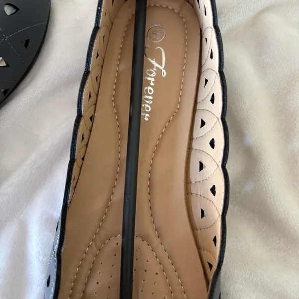 NEW Chic Dark Gray Scalloped Flats Size 5.5 - Image 7