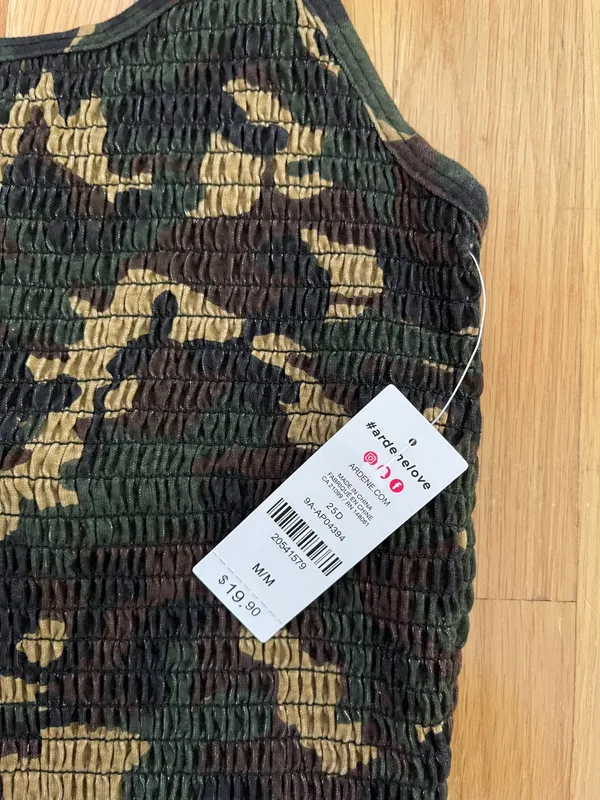 Camo Crop Top Multiple Size M - Image 4