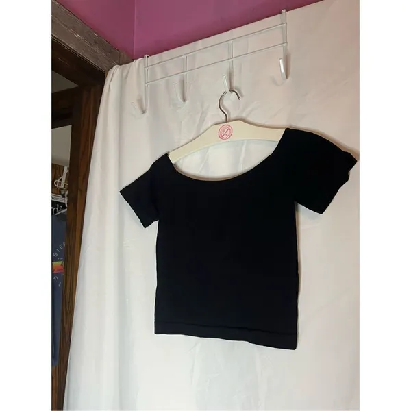 Jessica Simpson Black Crop Top V-Neck Woman’s Size Medium - Image 5