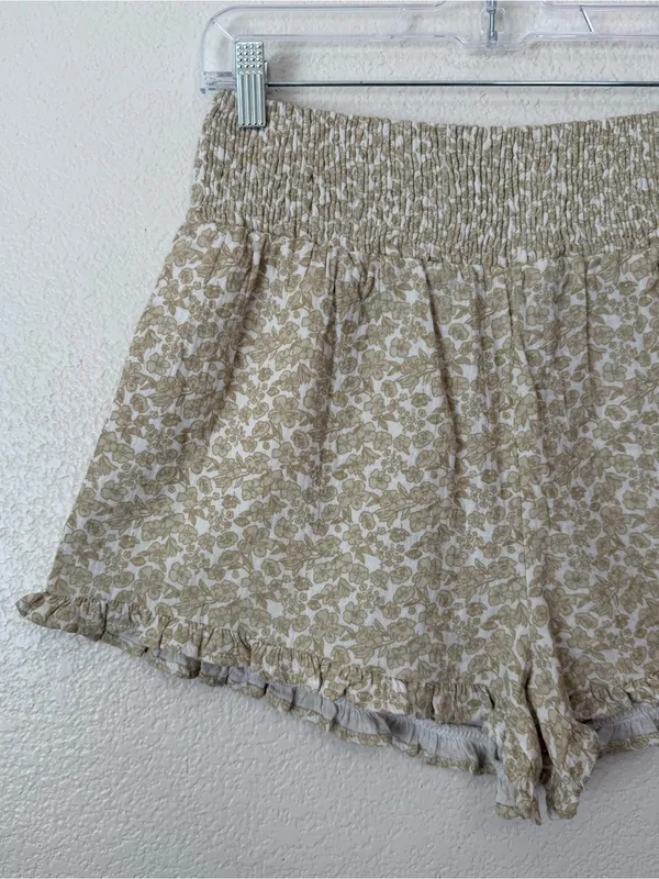 NWOT Entro 100% Cotton Tan Floral Smocked High-Waisted Ruffle Shorts, Sz Small - Image 2