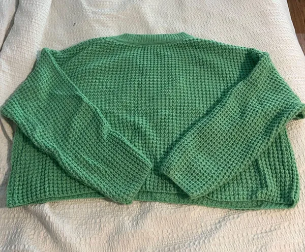 Green sweater brand unknown - Image 2