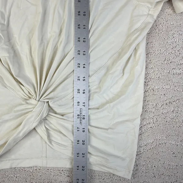 Women's Lululemon Size 6 Crescent Tshirt Tie Front Cream Athletic Basic - Image 3