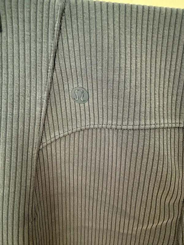 Lululemon Shorts 2.5" - Image 3