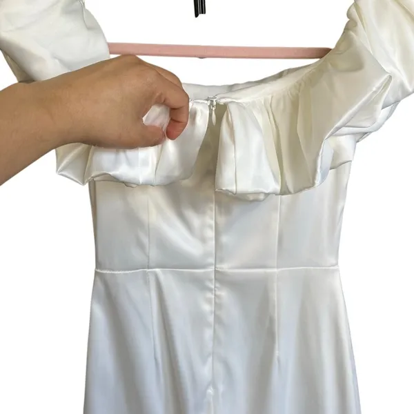 CHE BY CHELSEY White Satin Ruffled Off the Shoulder Bodycon Mini Dress‎ Size XS - Image 7
