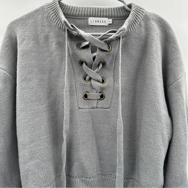 Urban Outfitters Lioness Gray Chunky Lace Up Knit Long‎ Sleeve Sweater Sz S - Image 4