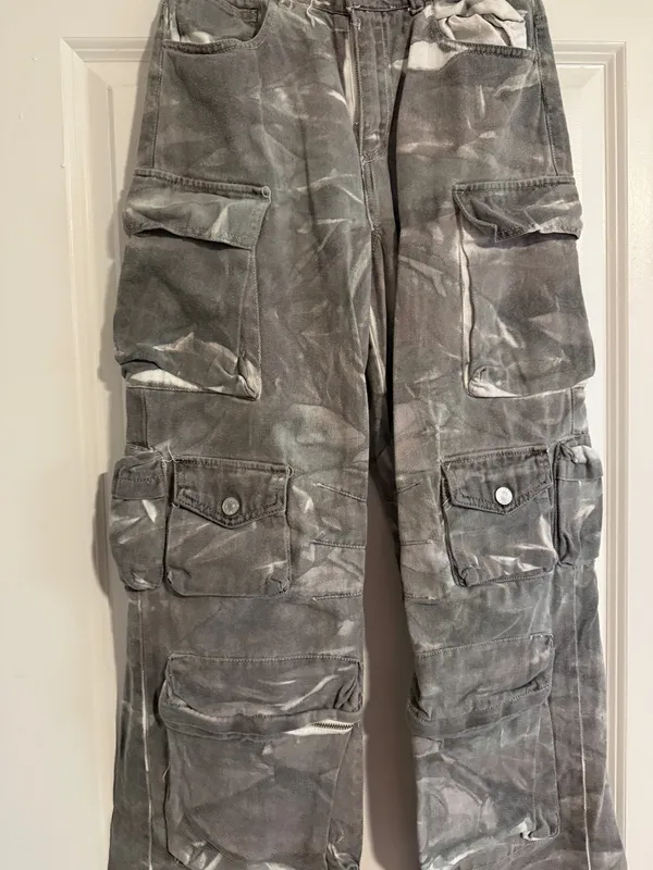 Forever 21 Camo Cargo Pants - Image 2