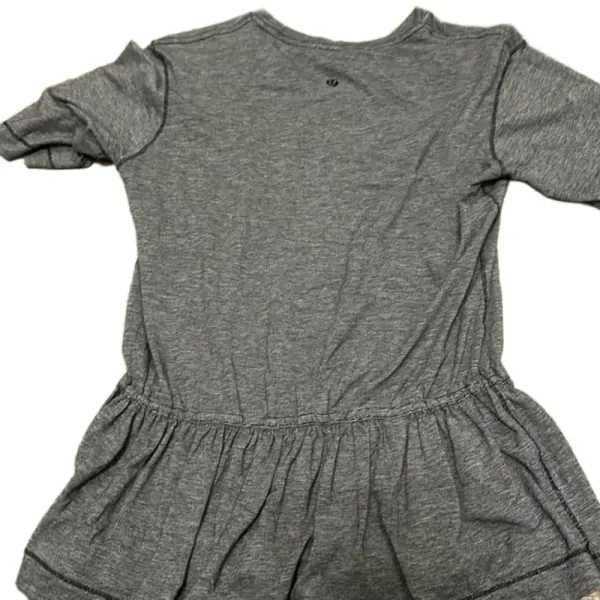 Lululemon size 4‎ cinched waist gray adorable top - Image 2