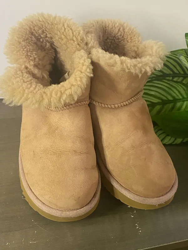 UGG Australia Bailey Button Suede Boots Womens Size 7 Chestnut Brown - Image 2