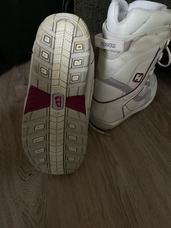 Snowboard Boots White Size 8 - Image 3
