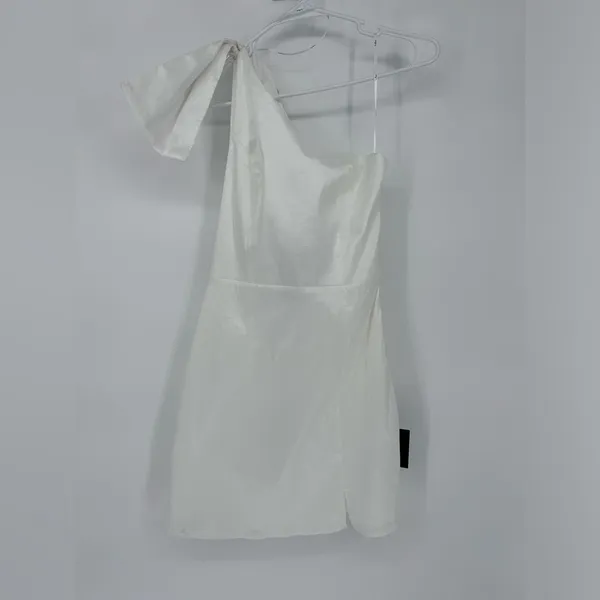 NWT Lulus Glorious Adoration White Taffeta One-Shoulder Bow Mini Dress - Image 3