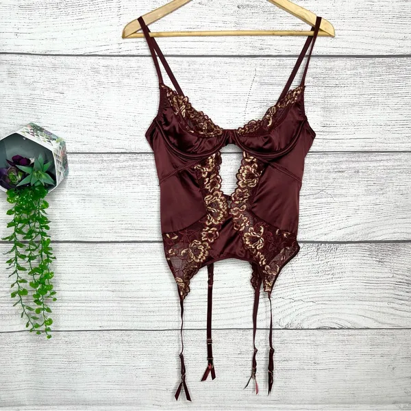 Frederick’s of Hollywood Burgundy Satin & Gold Lace Bustier w/ Garter Straps - Image 10