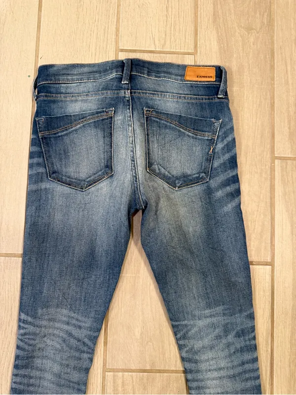 Express Women's Skinny Jeans in Blue Wash - Image 5