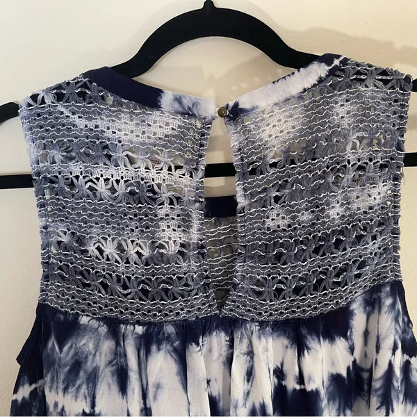 Knox Rose | Blue & White Tie-Dye Lace Accented Sleeveless Top | Large - Image 5