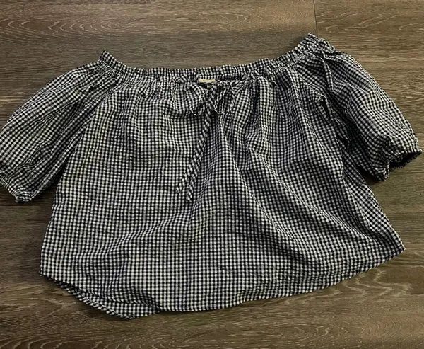 Caution to the Wind navy gingham puff sleeve tie front off shoulder top. Size Small - Image 3