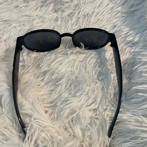 Black chic oval sunglasses - Image 3
