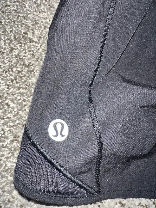 Lululemon Shorts 2.5" Hotty Hot - Image 4