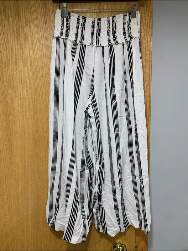 Kendall & Kylie Black and White Striped Wide Leg Pants - Size Medium - Image 2